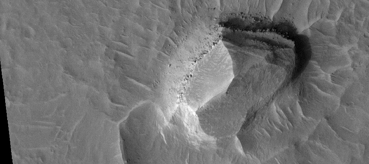 1280px Layers,_and_pyramid_shapes_in_Oxia_Palus_quadrangle_05