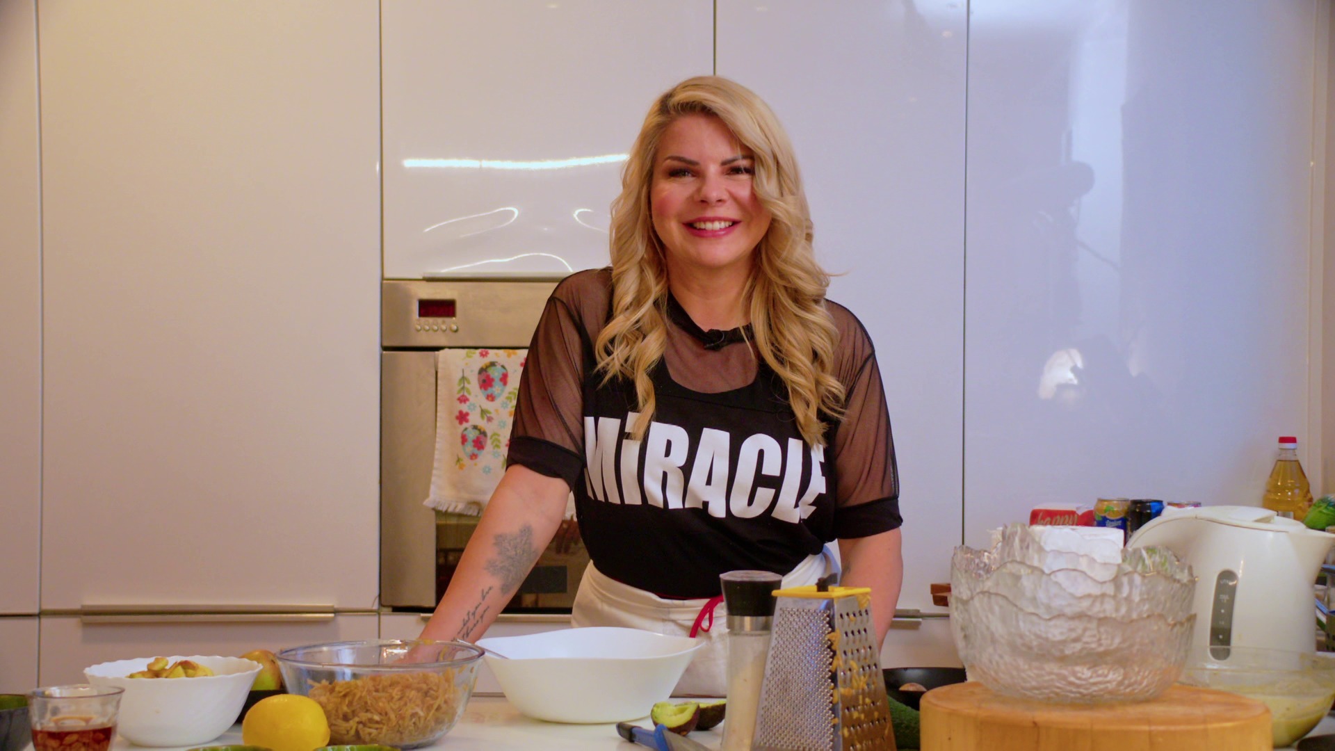 PO RAZHODU NARAVNOST PRED KAMERE: Kaj bo Neisha nocoj zakuhala v oddaji Riba, raca, rak?!