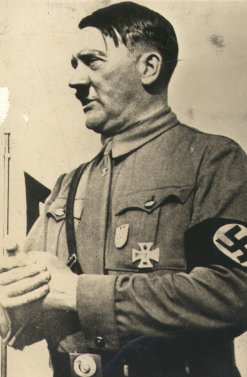 Adolf Hitler v nagovoru - Foto: Wikimedia / Javna domena