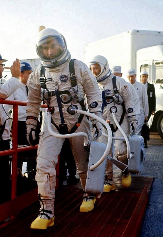 John Young in Gus Grissom na izstrelitveni ploščadi - Foto: NASA Wikimedia / Javna domena