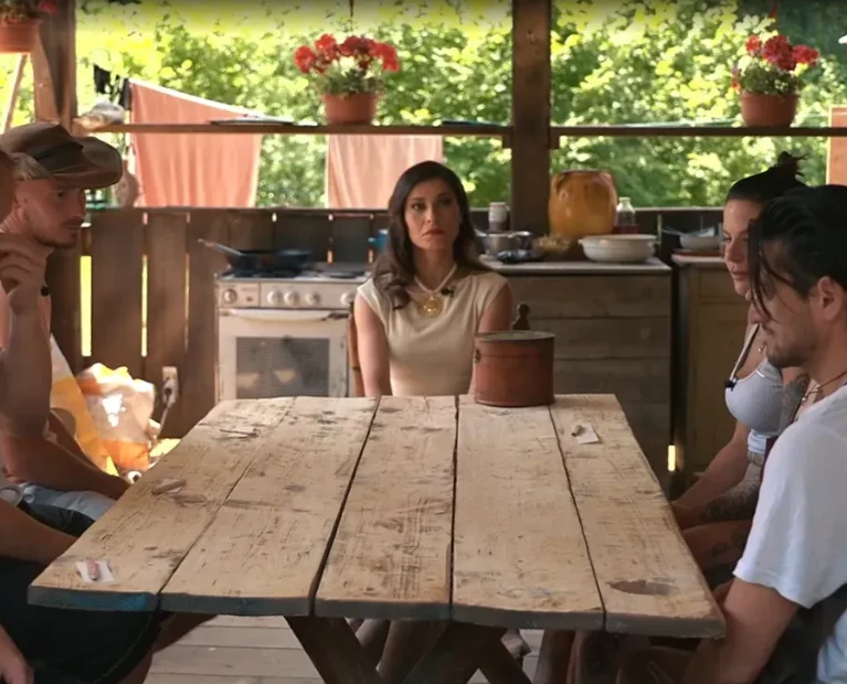 “3, 2, 1… akcija!” Natalija Bratkovič razkrila, kaj se zgodi tik pred začetkom snemanja Kmetije