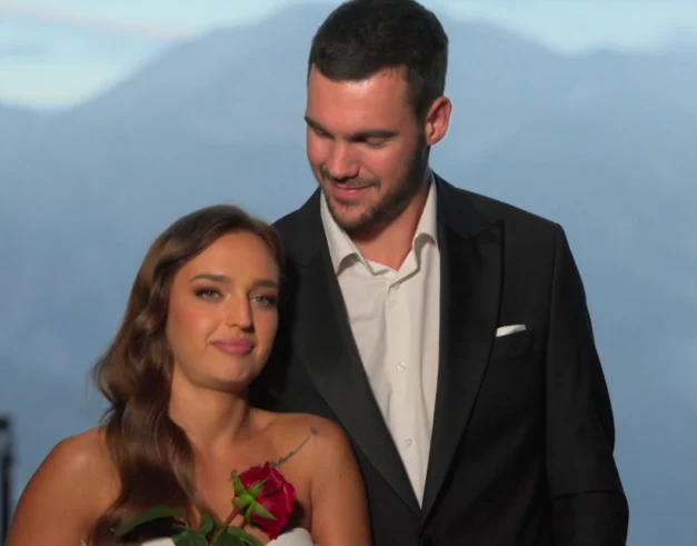 Kaja in Karlo skupaj gledala finale… in zajokala: “Od sreče sva oba!” Kaj se dogaja za kamerami?