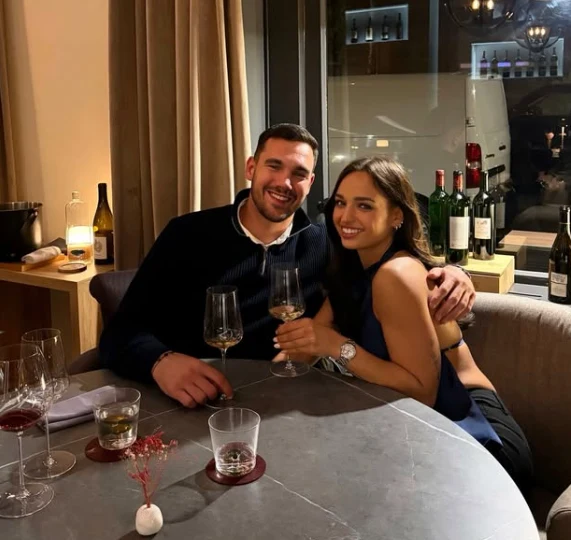 Kaj se dogaja med Kajo in Karlom? Strokovnjakinja misli, da ve kaj bi lahko bila resnica ...