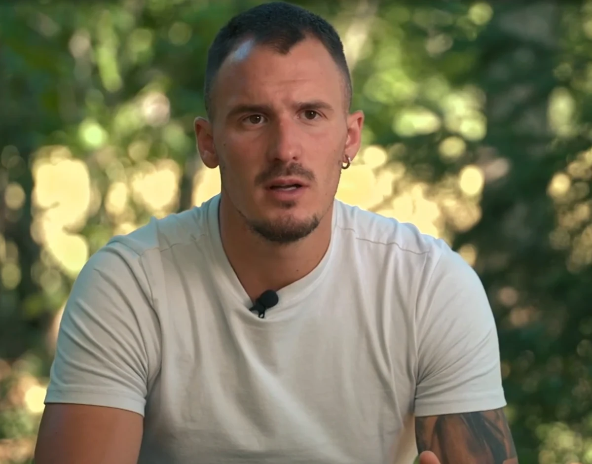 Jan potegnil prvo potezo kot glava družine – zakaj je pismo prebral na skrivaj?