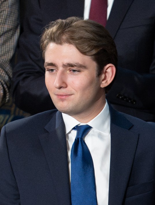Bizarna teorija o Barronu Trumpu znova eksplodirala: je sin Donalda in Melaie Trump res “popotnik skozi čas”?