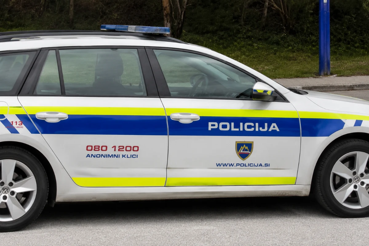Pozor, vozniki: na teh slovenskih cestah nastajajo zastoji, ponekod tudi zapore