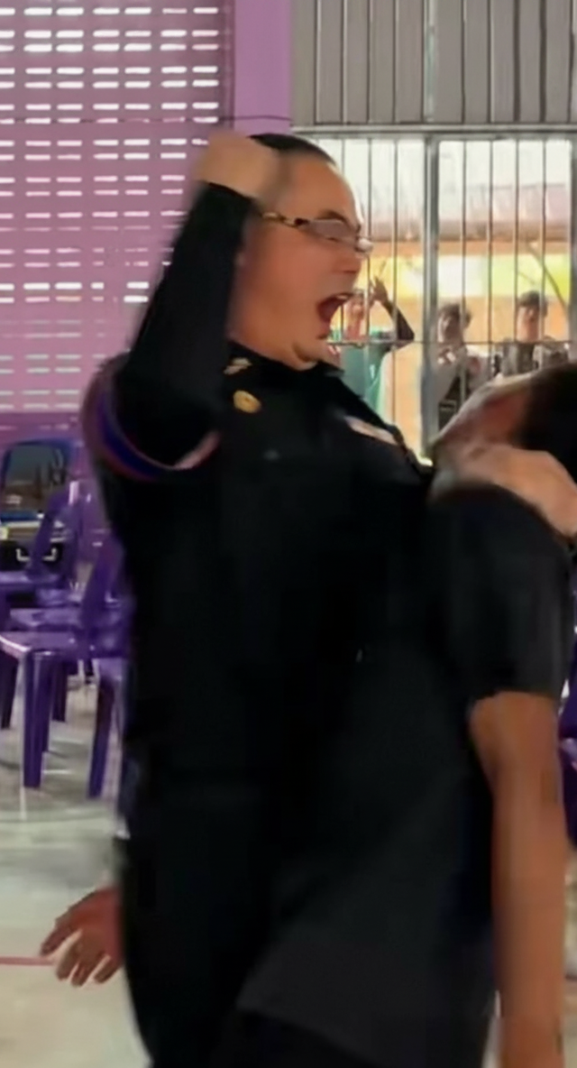 Nasmejali se boste: en listič odloči vse! Tako na Tajskem izžrebajo, kdo gre v vojsko