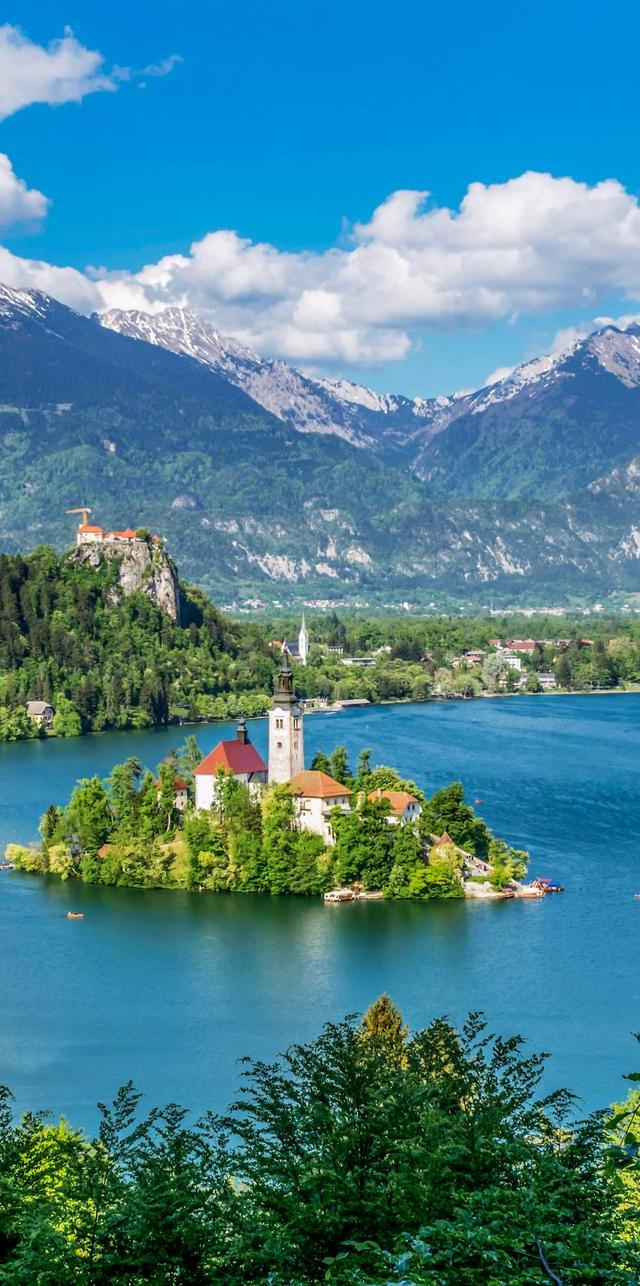 Popoln dan na Gorenjskem: Zakaj je krog okoli Blejskega jezera vedno dobra ideja