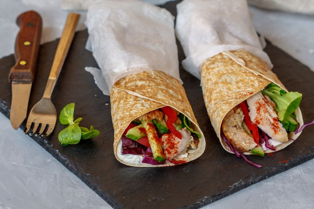 Piščančji wrap, ki vam brez kompliciranja reši današnje kosilo. - Foto: Shutterstock
