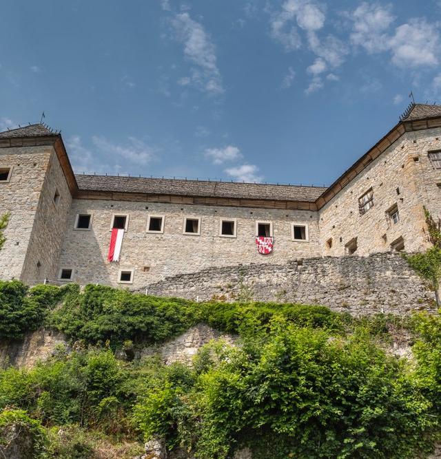 Že razmišljate, kam na izlet ta vikend? Namesto na Bled odkrijte to divjo dolino ob Kolpi