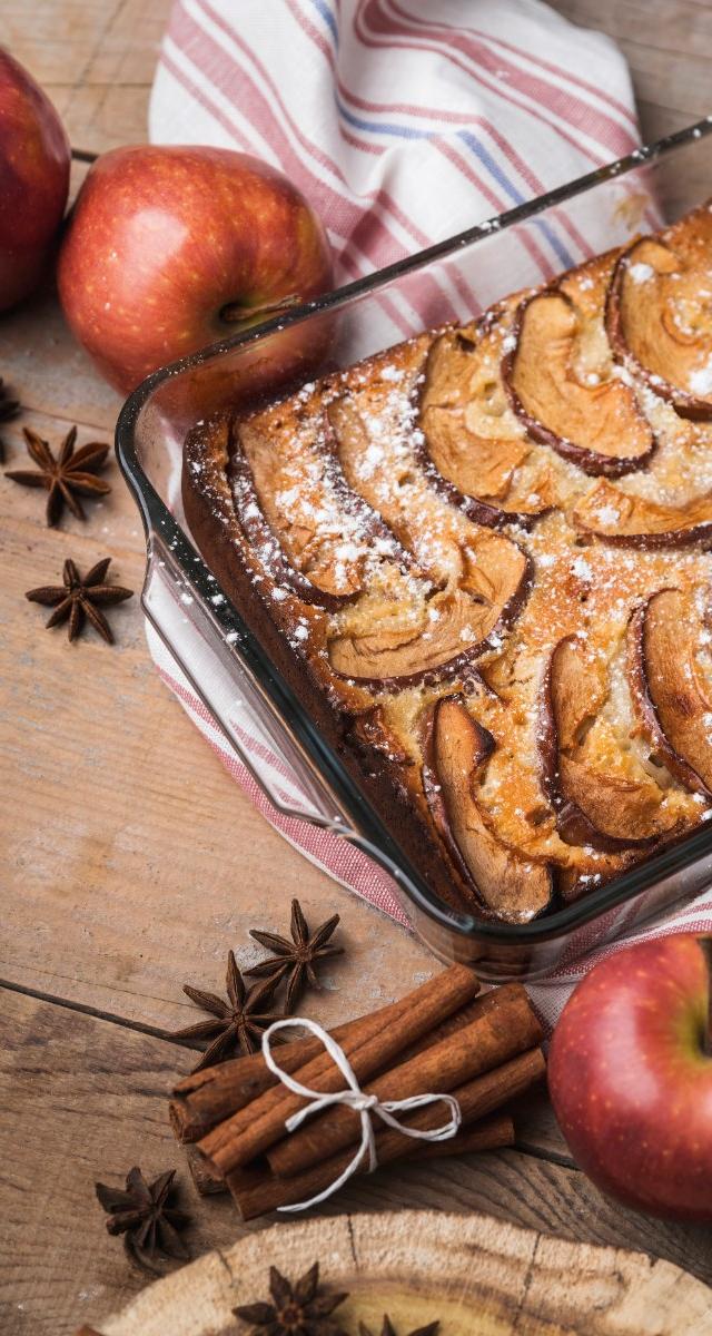 Ta babičin jabolčni kolač vedno uspe: mehkejši kot štrudelj in pripravljen v 30 minutah