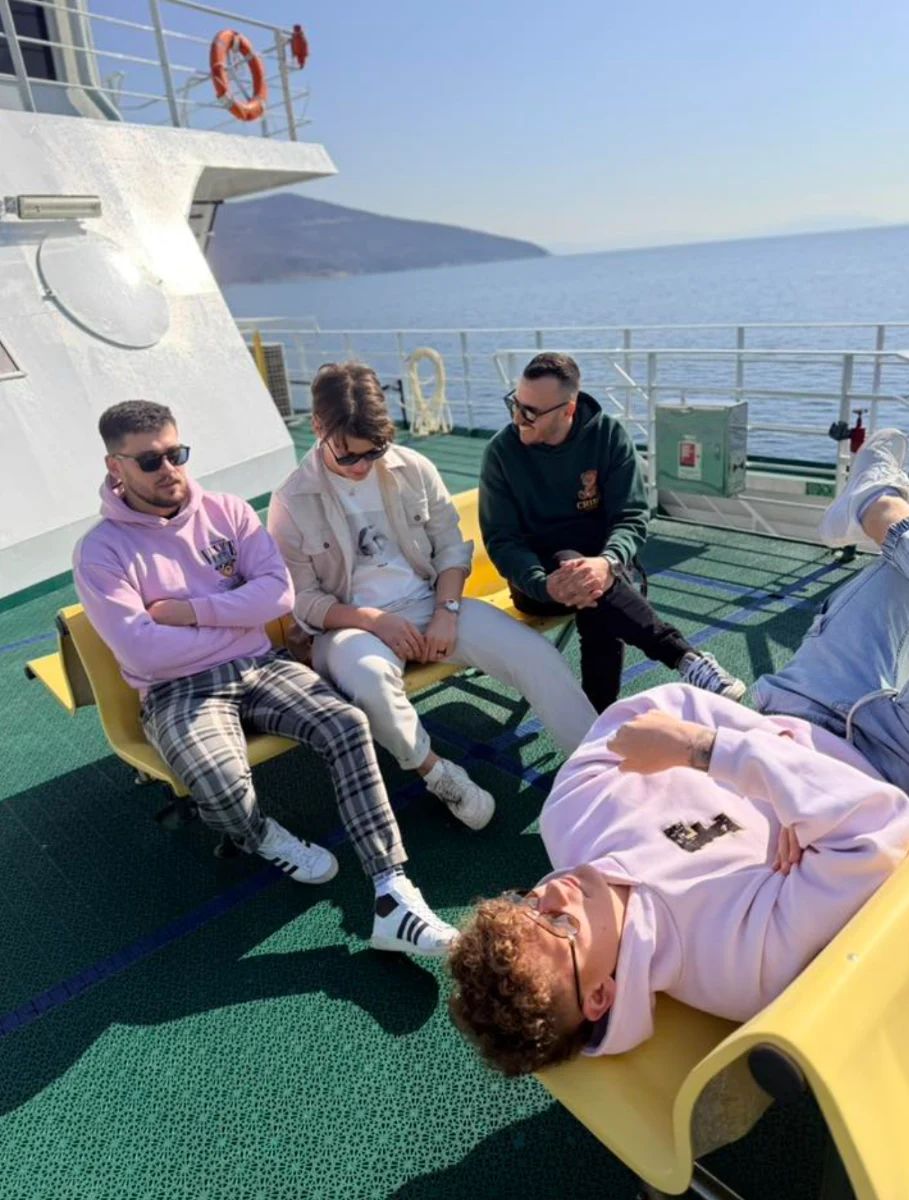 Firbci na trajektu proti Malemu Lošinju - Foto: Facebook/Firbci