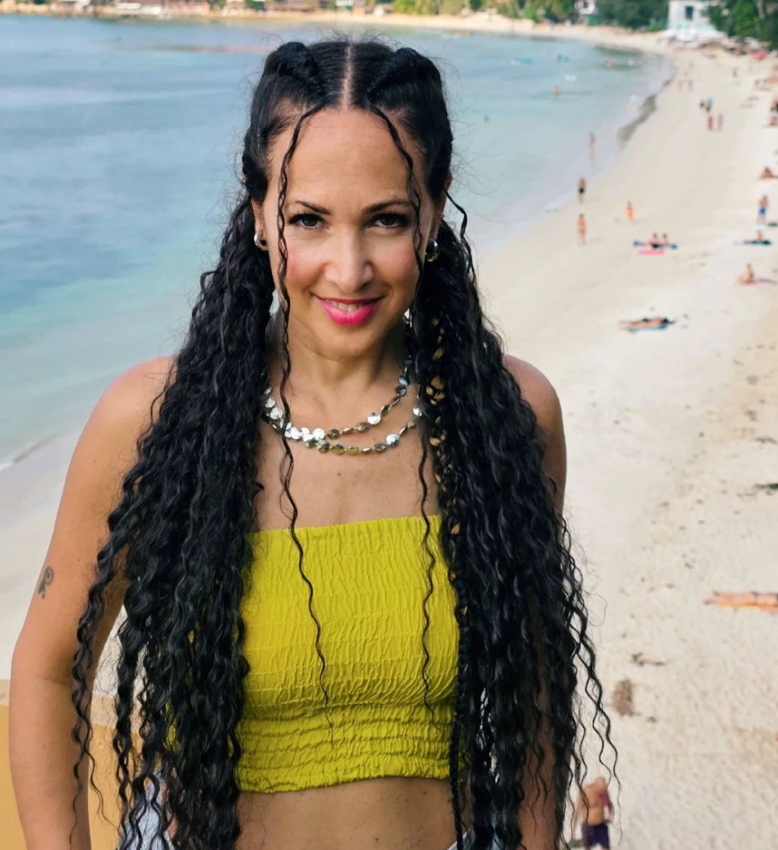 Natka Geržina s sinovoma na maturantskem plesu - Foto: Facebook/Natka Geržina