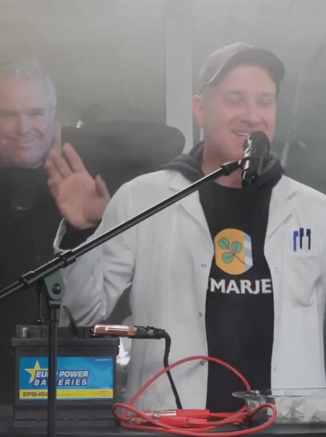 KAOS V ETRU! Deželak skoraj zakuril studio Radia 1 – tole je šlo hudo narobe!