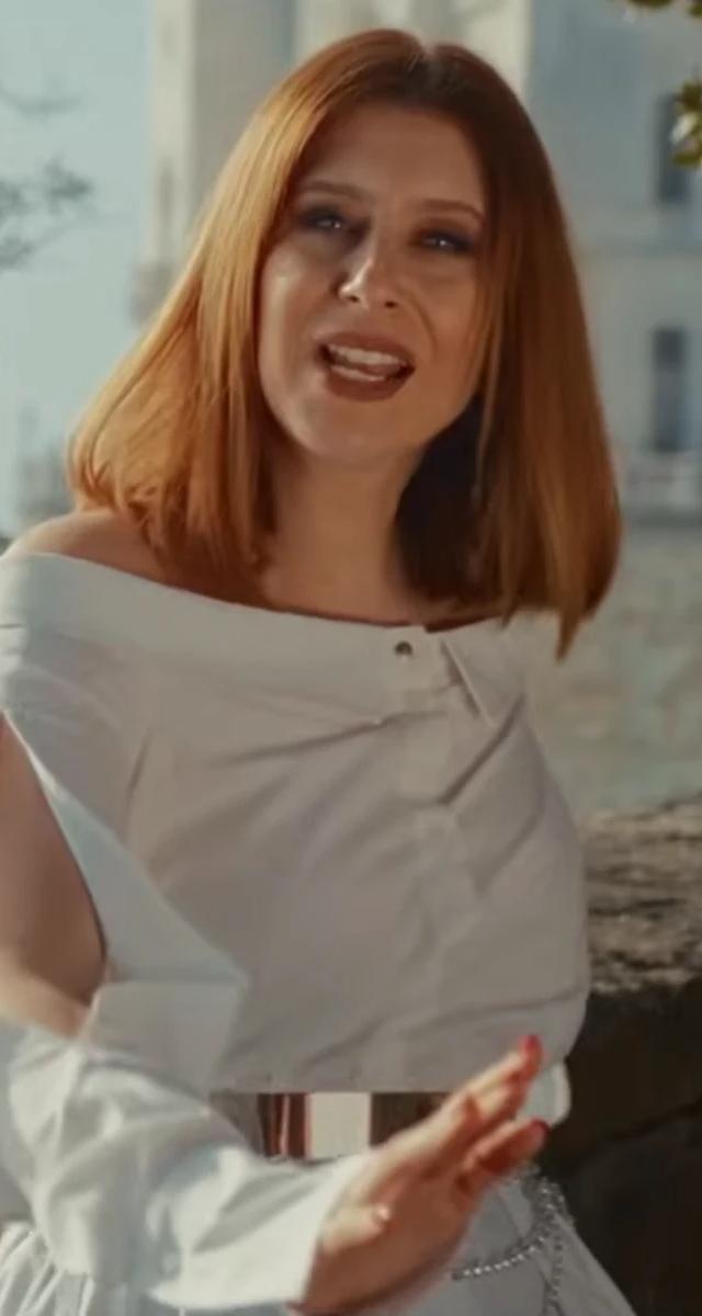 “Kaj pa, če bi si upali?” Eva Boto z novo pesmijo zadela naravnost v srce