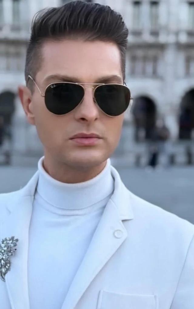 Na koncert Damjana Murka nosili jajca in paradižnike – resnica je prišla na dan šele po nastopu