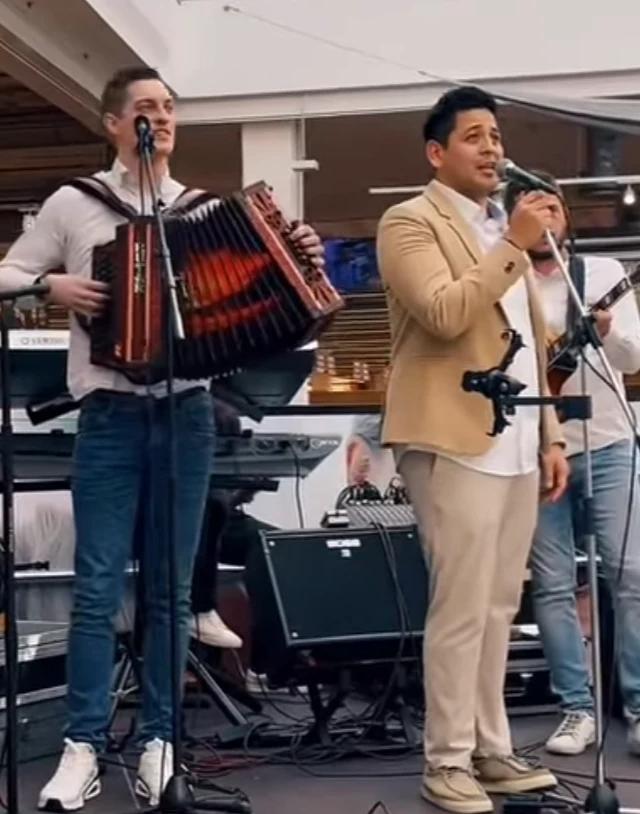 Poglejte, kako je Isaac Palma zapel Čebelarja – publika je obstala brez besed!