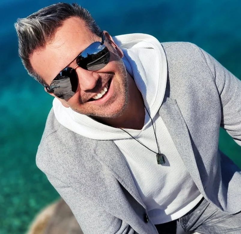 Werner praznuje obletnico poroke s staro fotografijo