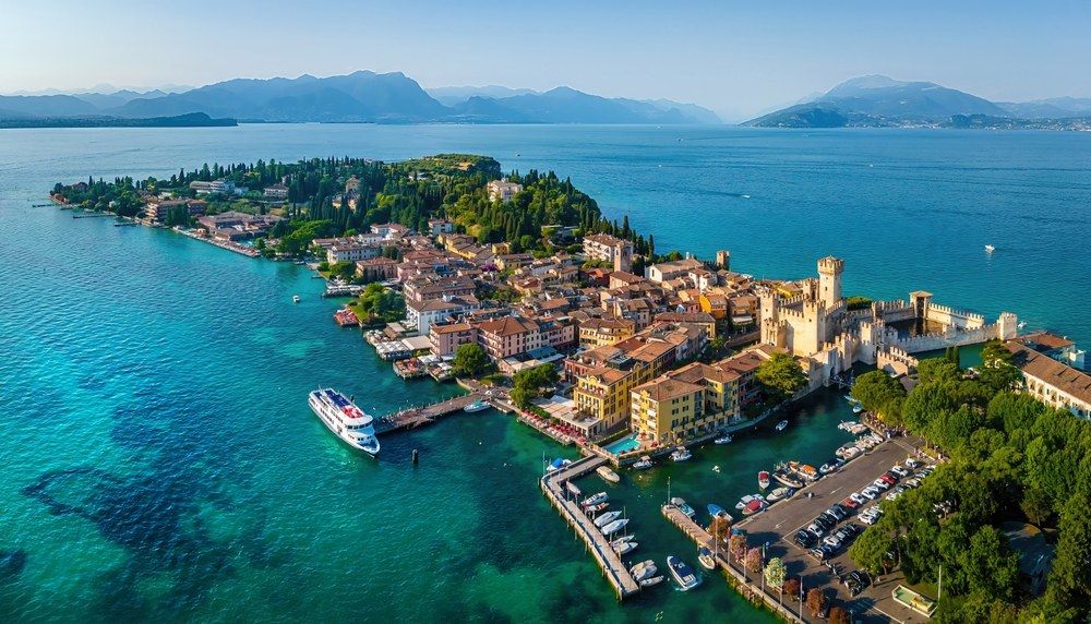 Gardsko jezero čudovit razgled in sproščen oddih v Italiji 