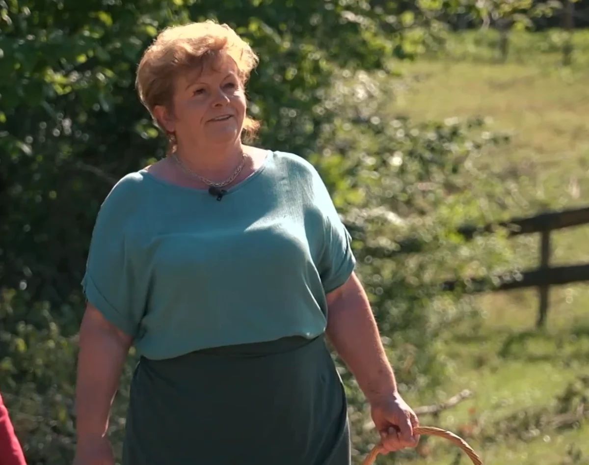 Nada ocenjuje travnike in krmišča na posestvu Kmetije - Voyo/posnetek zaslona