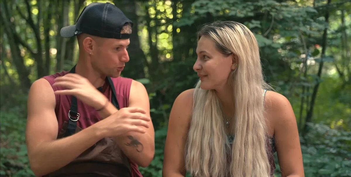 Juš in Ema v smehu komentirata, kako sta brez plačila prišla do hrane