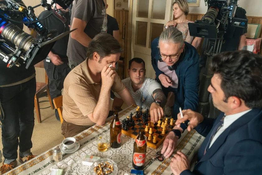 Belo se pere na devetdeset