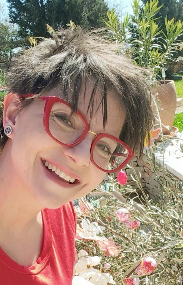 Posnetek iz koncerta v Novi Gorici: Tanja Žagar v čisto prazni dvorani?! Kaj se dogaja?