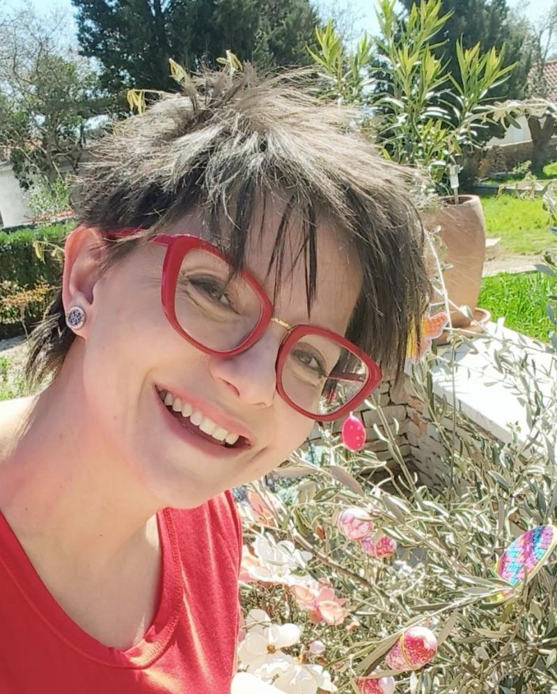 Posnetek iz koncerta v Novi Gorici: Tanja Žagar v čisto prazni dvorani?! Kaj se dogaja?