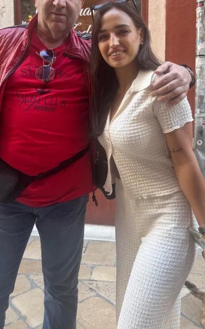 Kaj Kaja Casar počne v Zadru? Fotografija z znanim pevcem sprožila val vprašanj