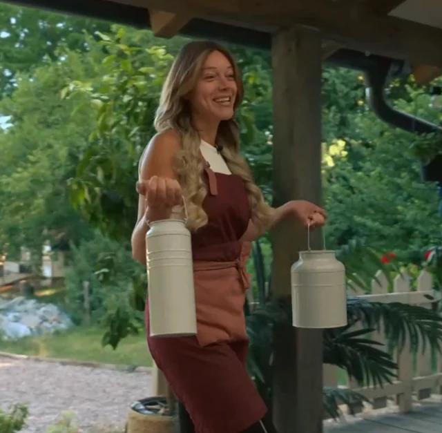 Medtem ko se Aleksandra razvaja… Poglejte, v kakšnih razmerah mora spati Pia – prizor vas bo presenetil