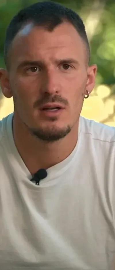 Poglejte, kaj se dogaja PO Kmetiji! Jan Zore razkril resnico o odnosih – fotografija iz kluba pove več kot besede