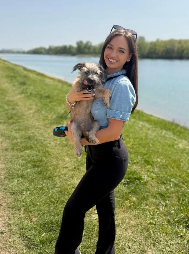 Poglejte to reakcijo! Kaja Casar ni mogla verjeti, ko je videla Mila – psičkova nova frizura je ukradla šov!