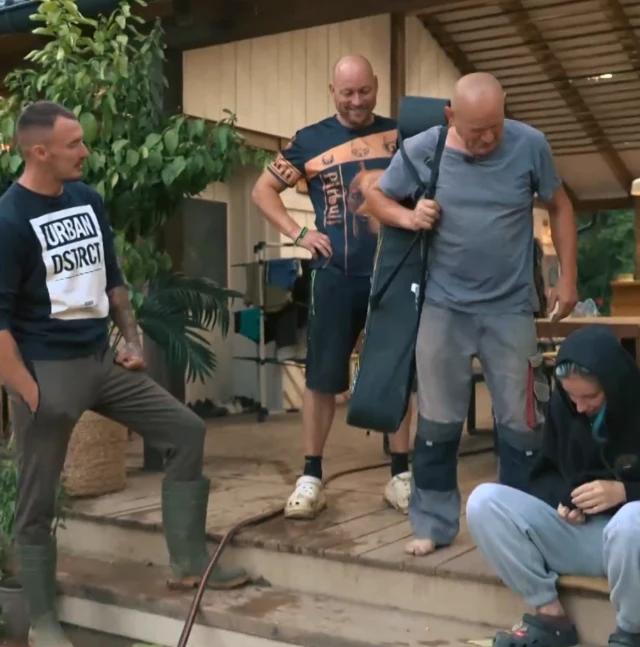 Medtem ko eni uživajo “dopust”, drugi GARAJO – resnica na posestvu vas bo presenetila!