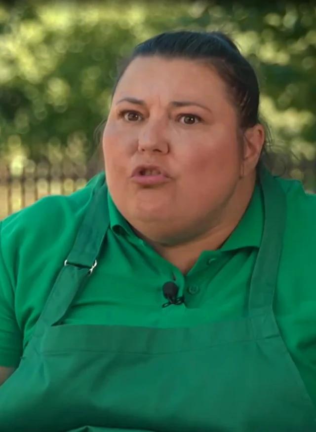 Urška iz Kmetije na veselici