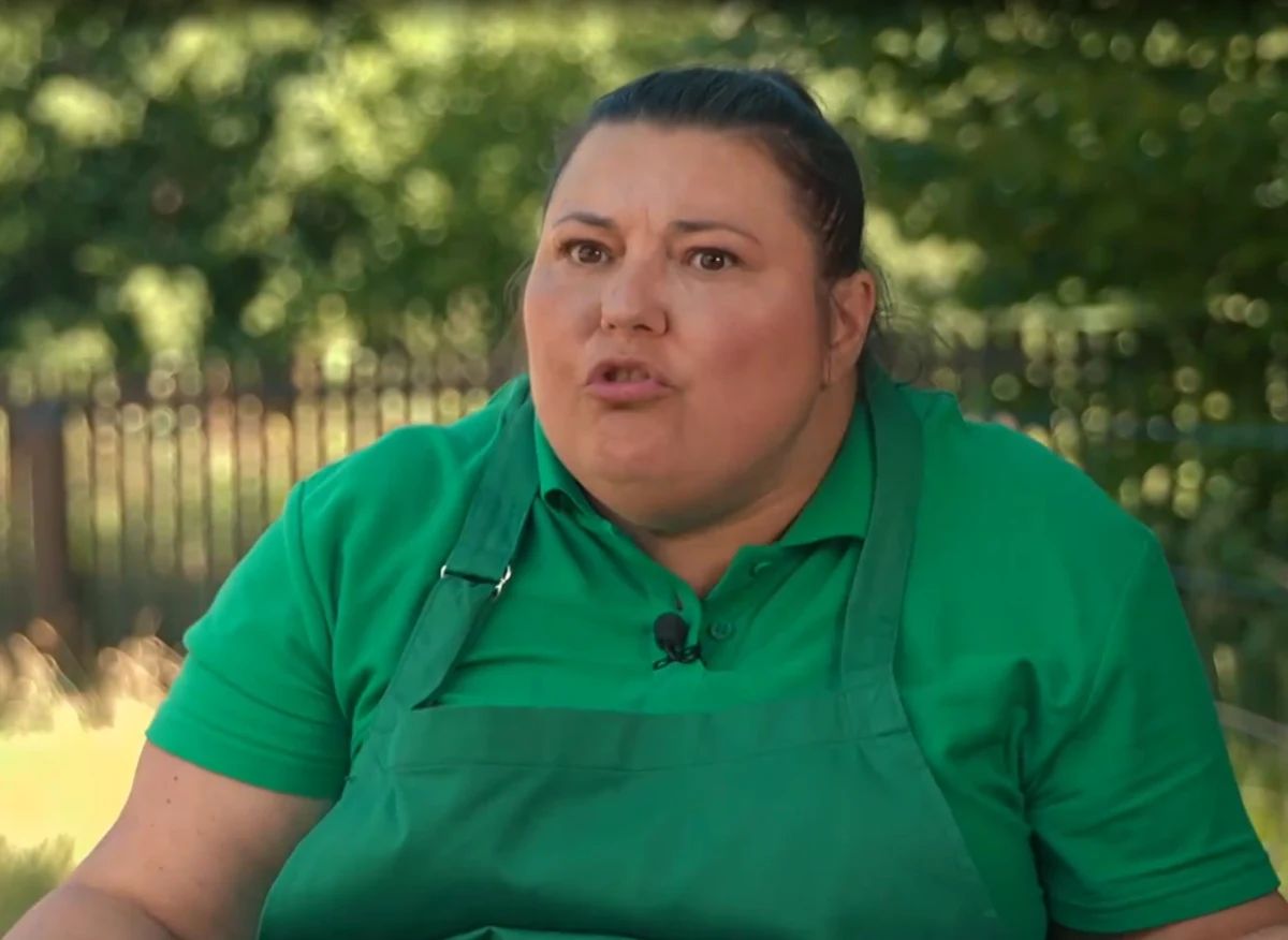 Urška iz Kmetije na veselici