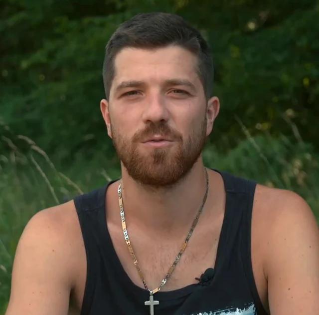 Je Gregor s poslovilnim sporočilom zanetil novo vojno na Kmetiji? Poglejte, kaj je povedal