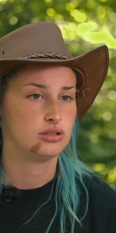 KOGA JE ALENKA DOLOČILA ZA HLAPCA IN DEKLO? Ena odločitev razdelila Kmetijo – nekateri komaj skrivajo razočaranje!