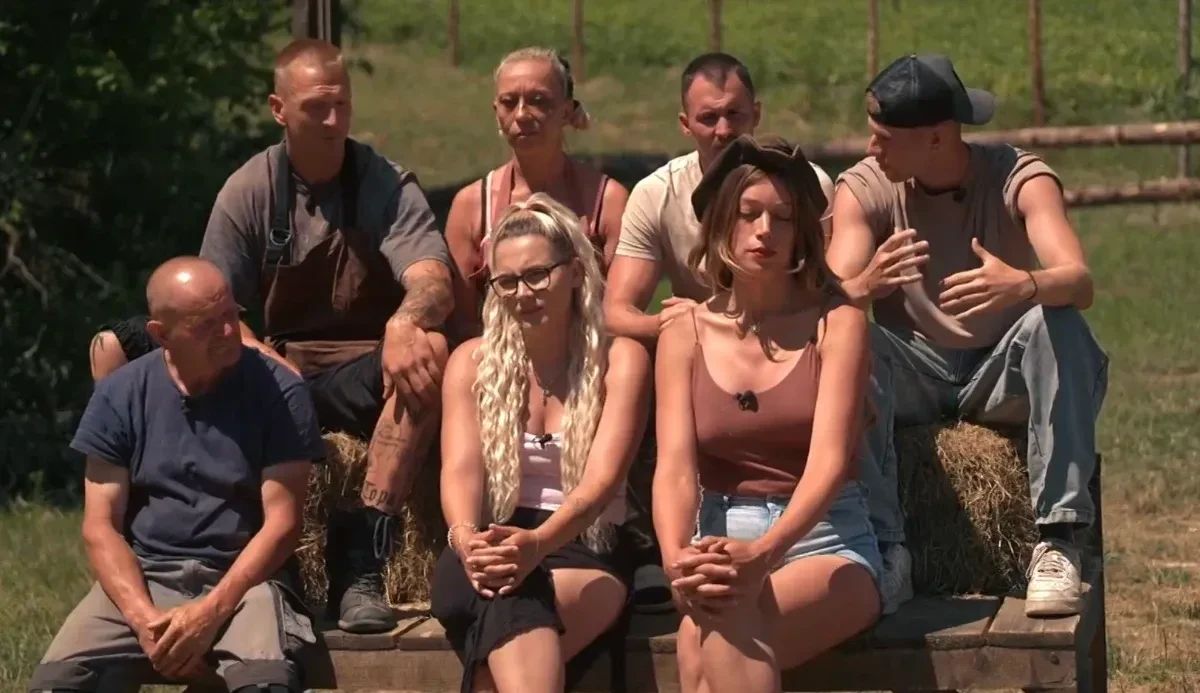 Tekmovalci na Kmetiji /VOYO posnetek zaslona