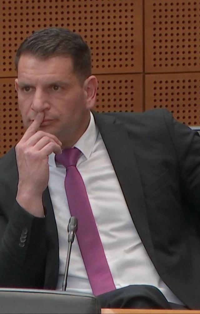 Zoran Stevanović vrača udarec zaradi obtožb o “neprimernih sporočilih” Klakočar Zupančičeve