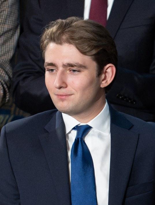 Bizarna teorija o Barronu Trumpu znova eksplodirala: je sin Donalda in Melaie Trump res “popotnik skozi čas”?