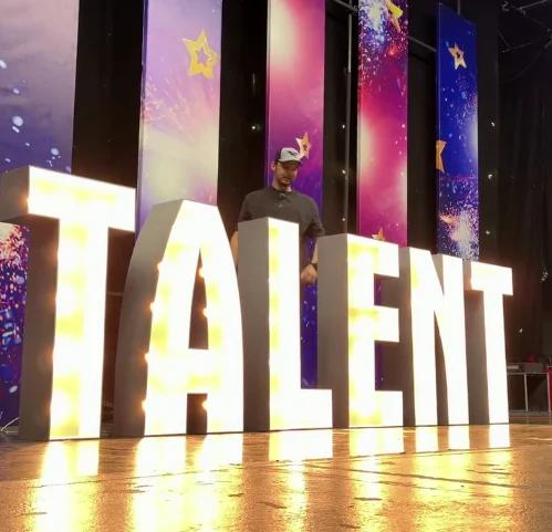 Poglejte si zakulisje oddaje Slovenija ima talent: priprave na novo sezono že potekajo s polno paro