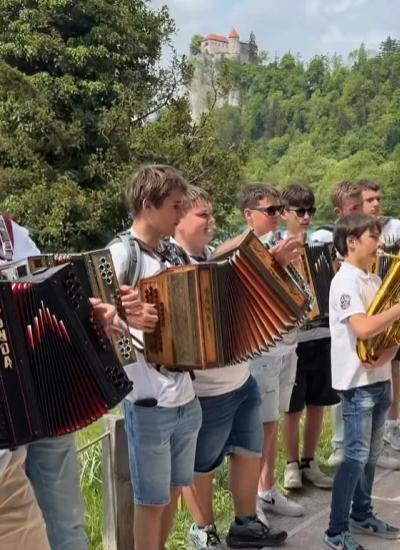 O TEM SE BO ŠE DOLGO GOVORILO: Bled je odmeval kot še nikoli: poglejte prizor, ki je navdušil celo Slovenijo!