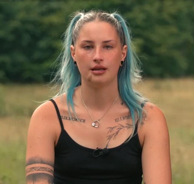 ŠOK na Kmetiji! Vsi pričakovali, da bo to Aleksandra, Alenka pa zlato podkev podarila njemu?!